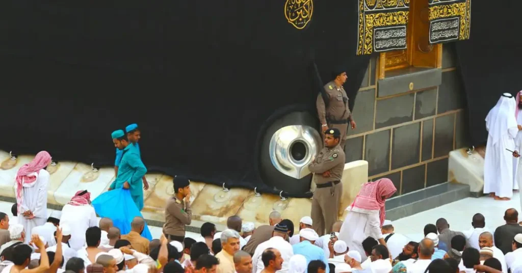 11 Unknown Facts about Hajr-e-Aswad (The Black Stone)
